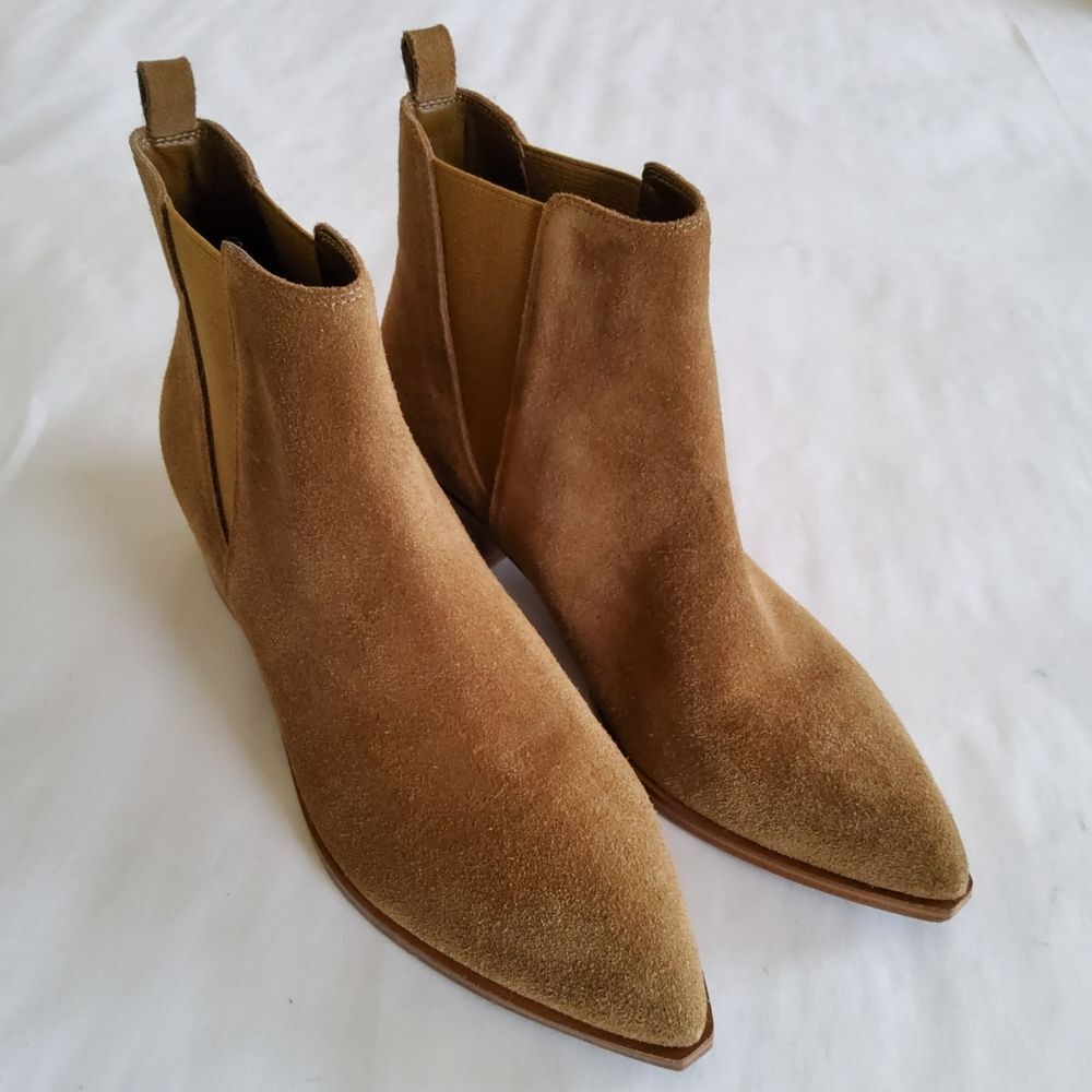 New Marc Fisher Mlyikalo Chelsea Women's Tan Suede Leather Ankle Boots Size 6.5